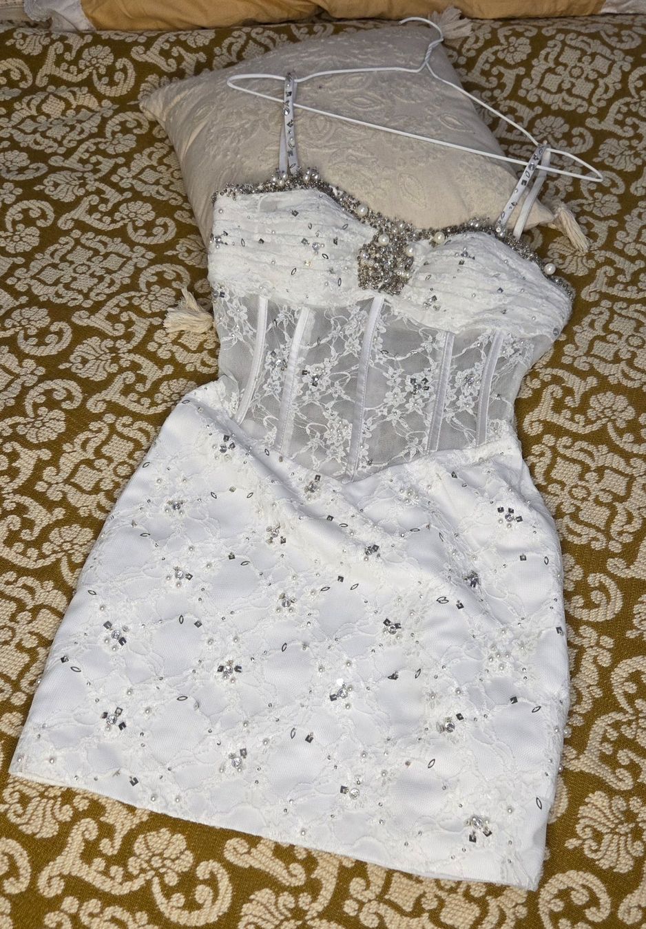 Vestiti: Corsagenkleid mit Strasssteinen verziert – Usato da Leissigen venduto da ali_k9v8 5