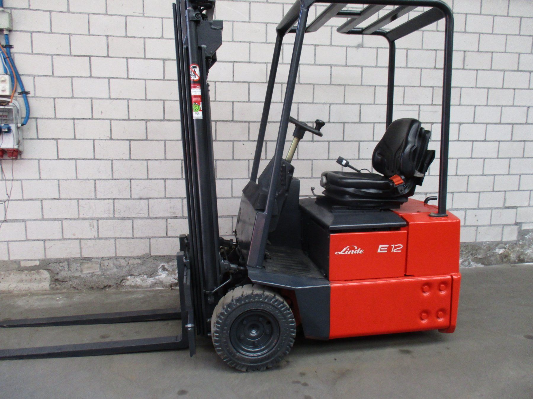 Linde Carrelli elevatori e a forche: STAPLER LINDE E12 ELEKTRO GABELSTAPLER 4.25m Hubhöhe – Usato da Seon venduto da zomahandel