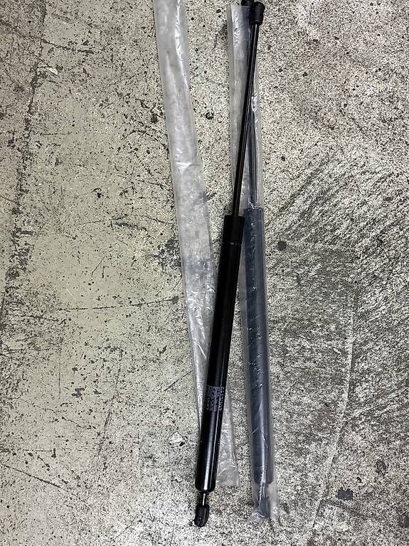 Tutti pezzi di ricambio auto: Vw t4 Stabilus Heckdeckel Dämpfer  – Usato da Wiedlisbach venduto da Sgtg 1