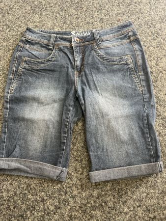 Coole enge Jeans Shorts 38