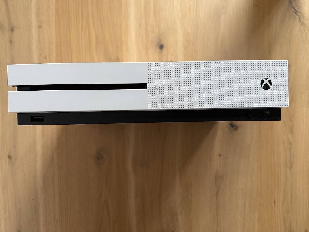 Microsoft Konsolen: Xbox One S 500GB + Controller + 7 Spiele – Gebraucht aus Dino von r.comi25 2