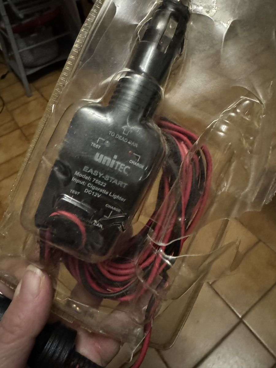 Chargements: Chargeur allume-cigare Unitec  12V – D'occasion à Veyrier par kimedovapa 1