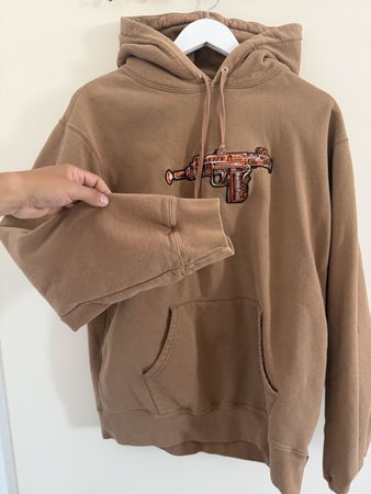 Supreme Hoodie braun mit UZI