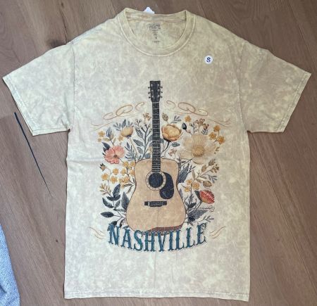 100% cotton tshirt from Nashville with guitar detail S