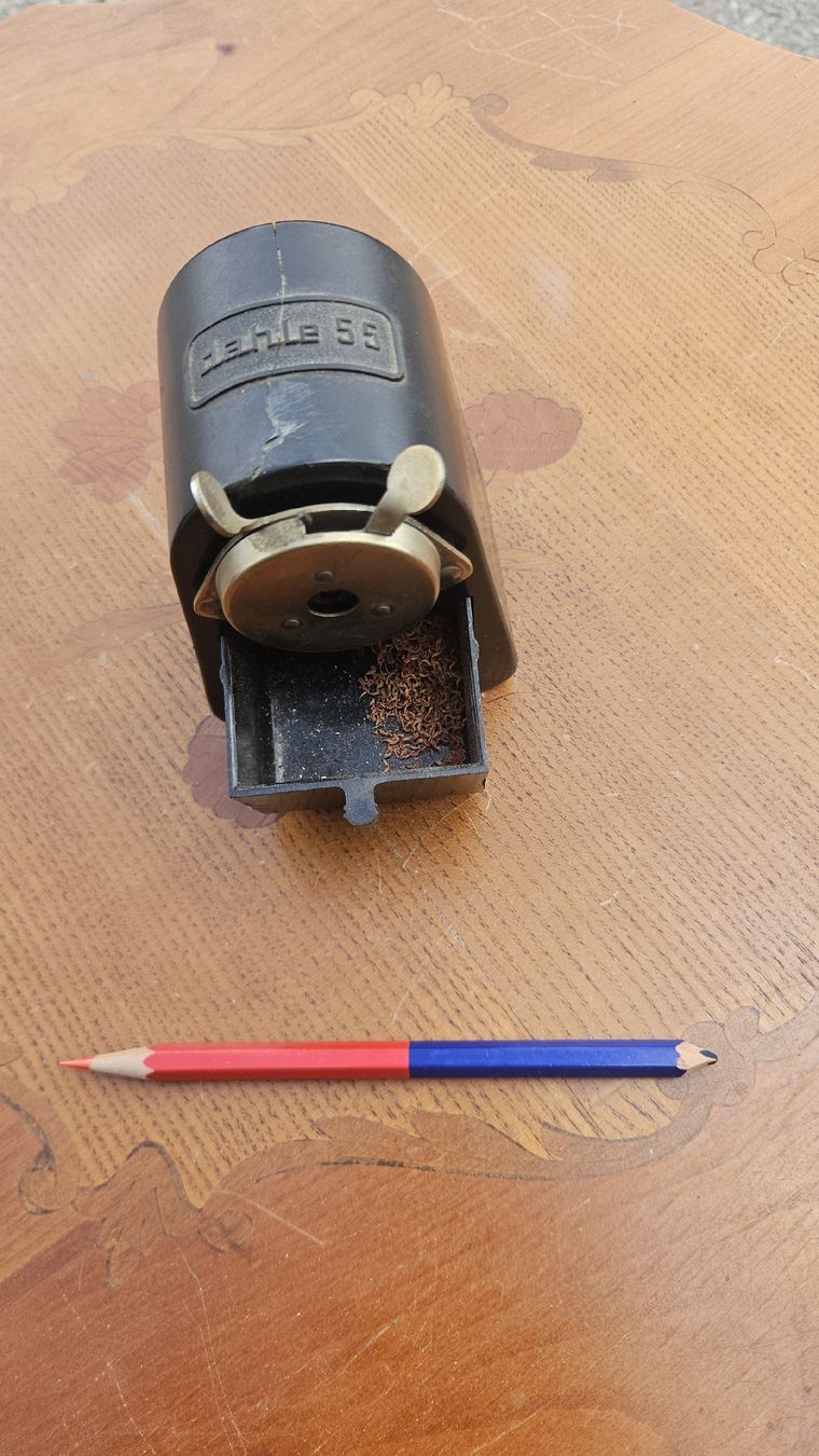 Temperini: Taille-crayon Dahle 55 noir bakélite – Usato da La Chaux-de-Fonds venduto da exup-51 2