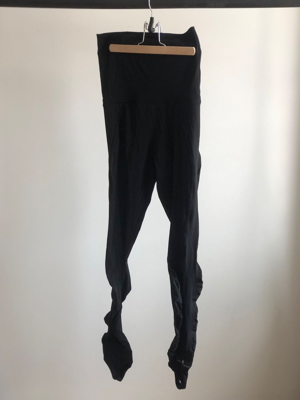 Stella McCartney Hosen: Stella McCartney Schwanger-Pilateshose, Gr. S – Gebraucht aus Unterägeri von Lerchemeerenge