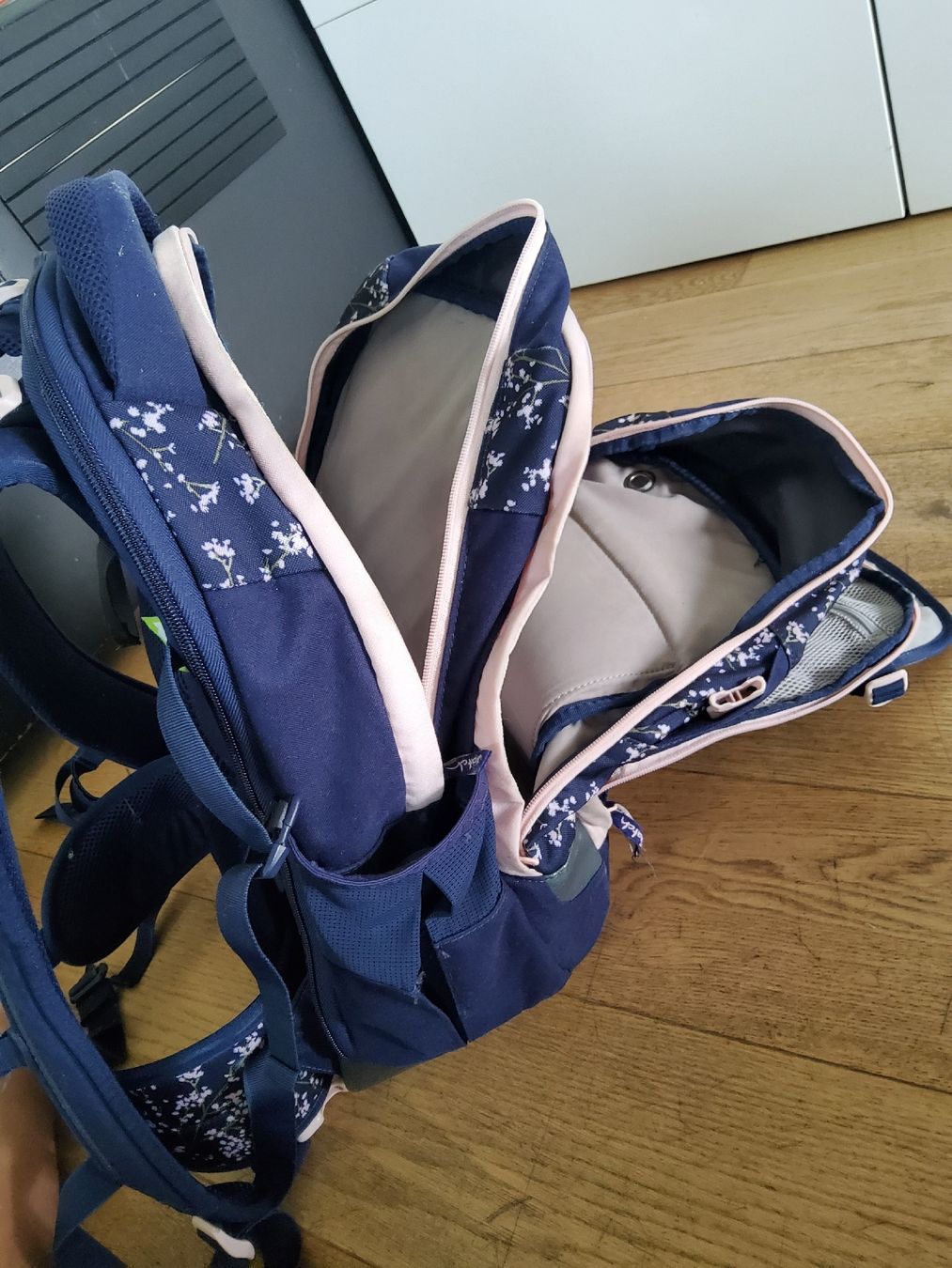 Satch Kindertaschen: Satch Schulrucksack blau mit Blumenmuster – Gebraucht aus Hinwil von Nabe1 6