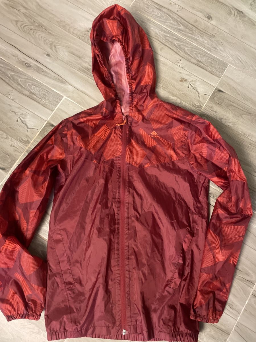 Decathlon Jacken: Neuwertige packable Quechua Regenjacke Gr.151/160 – Neu (gemäss Beschreibung) aus Obergerlafingen von cabo5