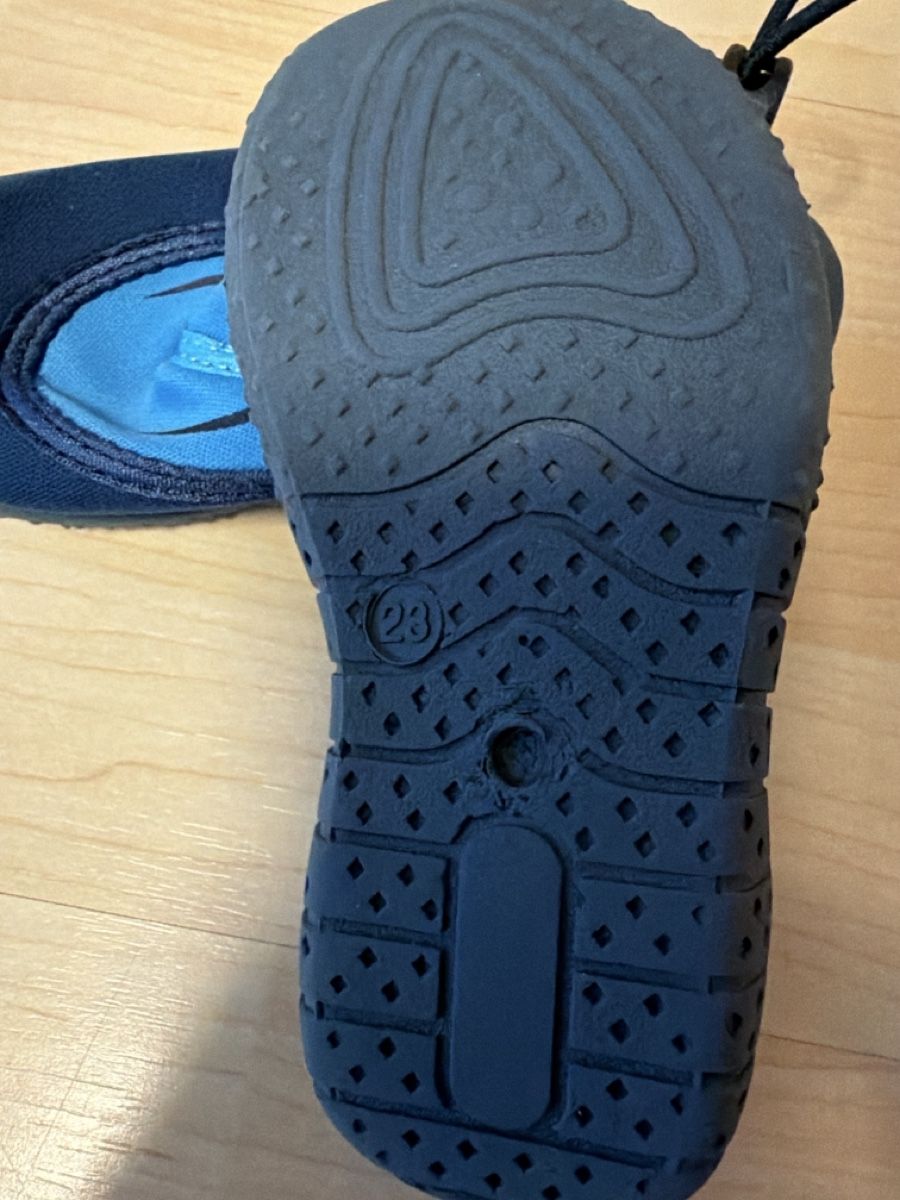 Scarpe per ragazzi: Schwimmschuhe Grösse 23 – Usato da Samedan venduto da Tiina__93 1