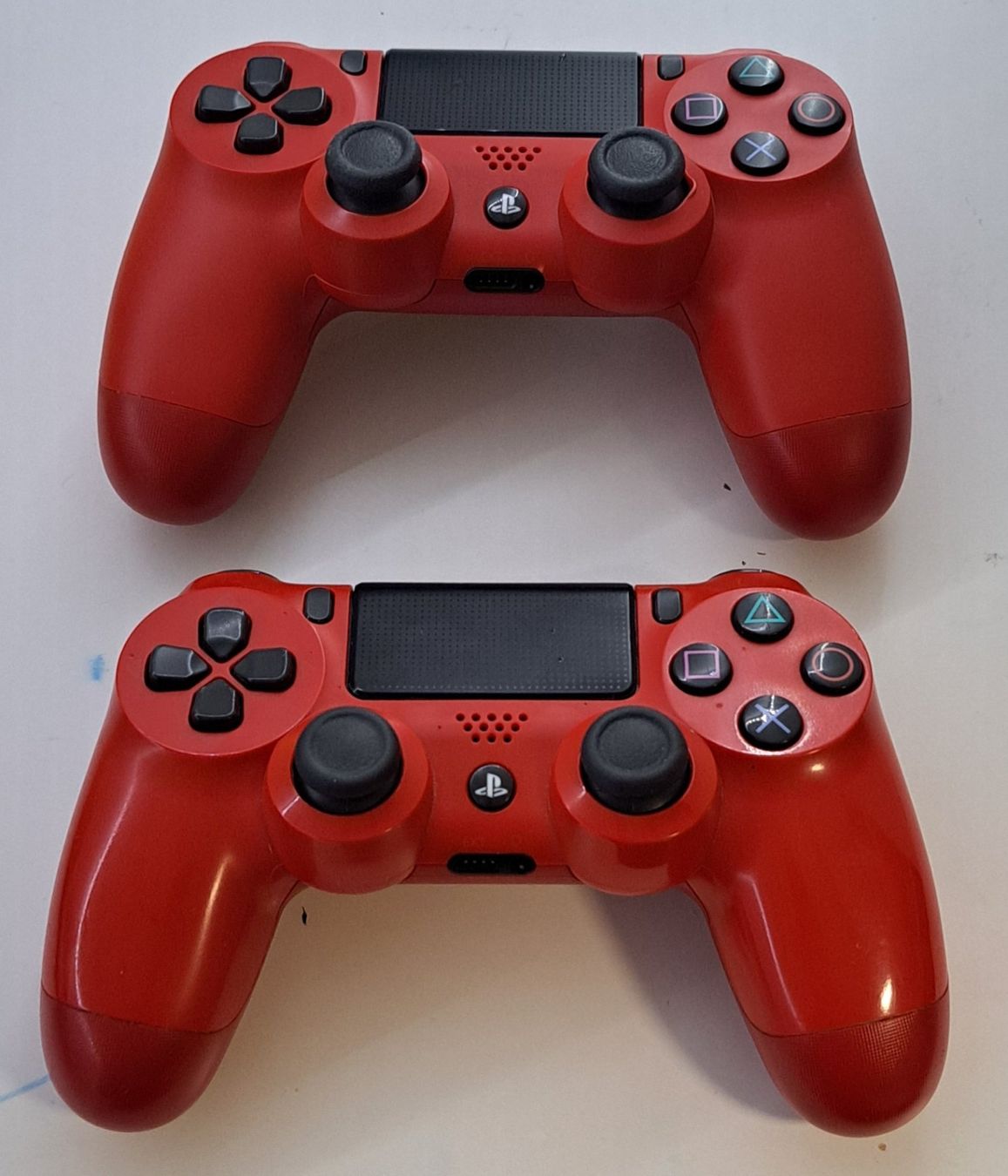 Sony Controller: Ps4 Controller Original SONY 2 Stück Farbe Rot – Usato da Biel/Bienne venduto da Sasha4u