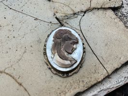 Vintage Anhänger Silber mit Muschelgemme
