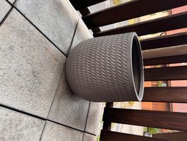 2 big balcony pots, pick up in Aesch 8904