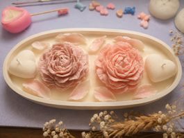 Handgemachtes Kerzenset mit Blumen & Herzen – Rosa & Creme