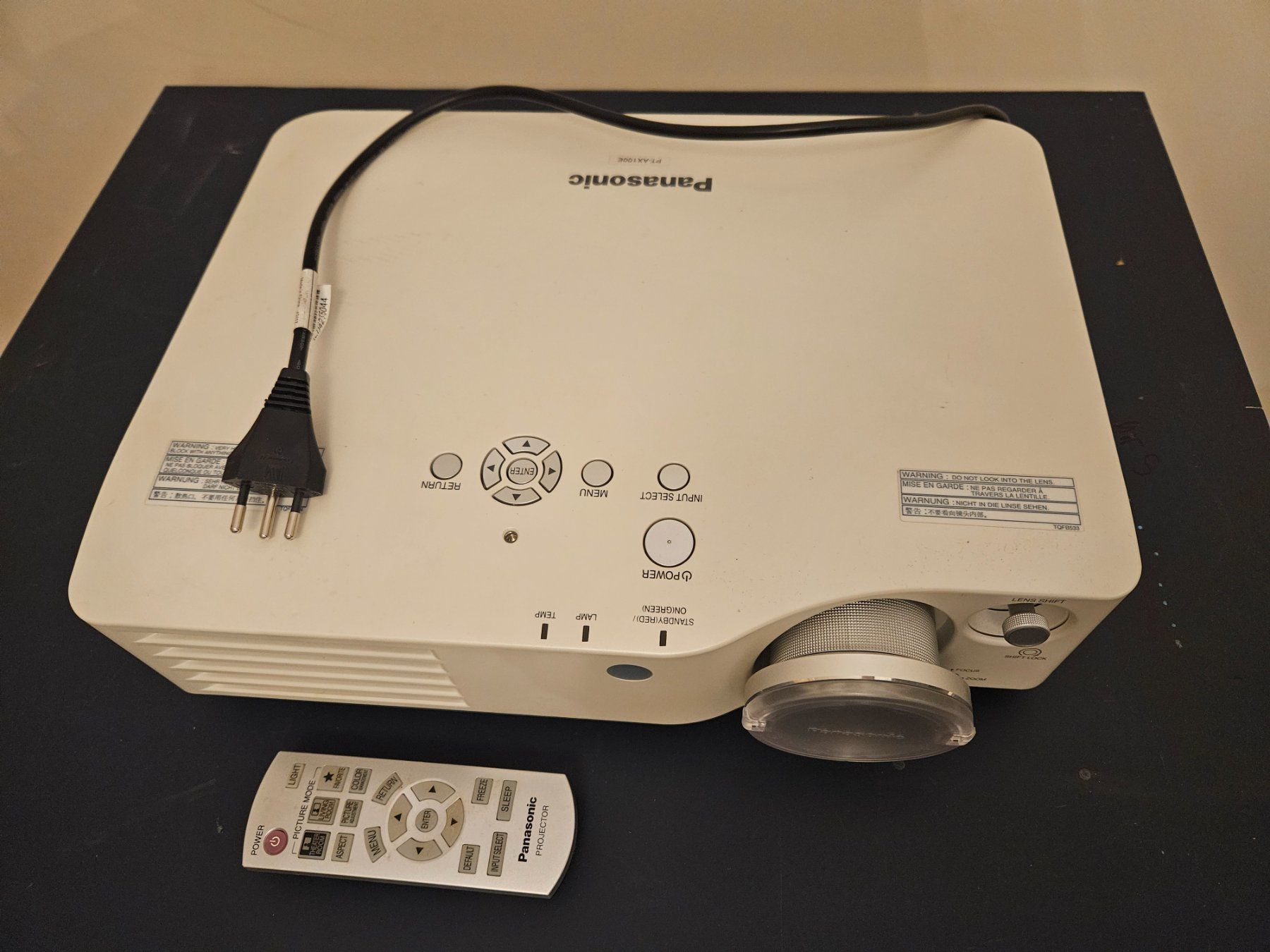 Panasonic Videoprojektoren: Panasonic Beamer PT-AX100E – Gebraucht aus Meilen von Wombat2812 3