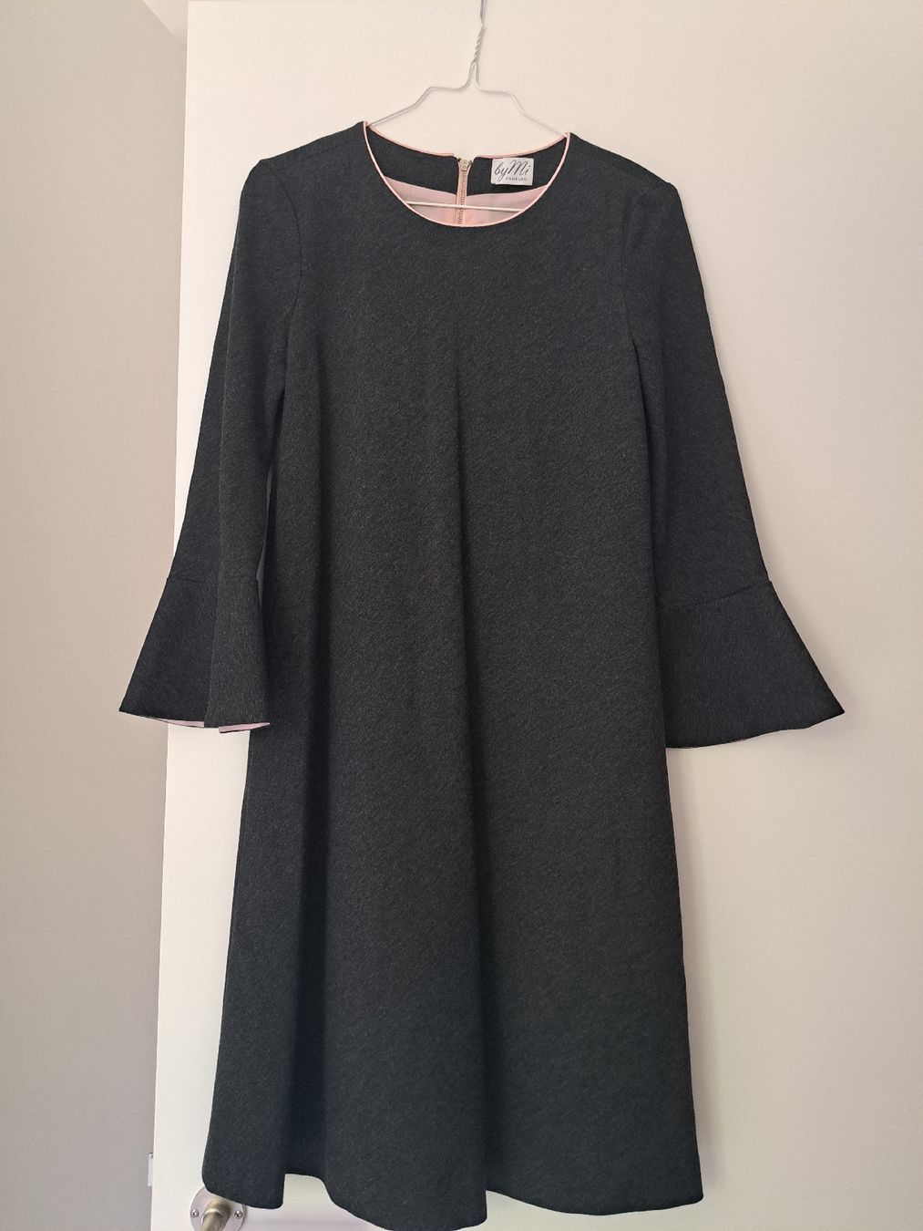 Vestiti: Kleid (grau und rosa, XS) – Nuovo (secondo la descrizione) da Zürich venduto da ale_768s