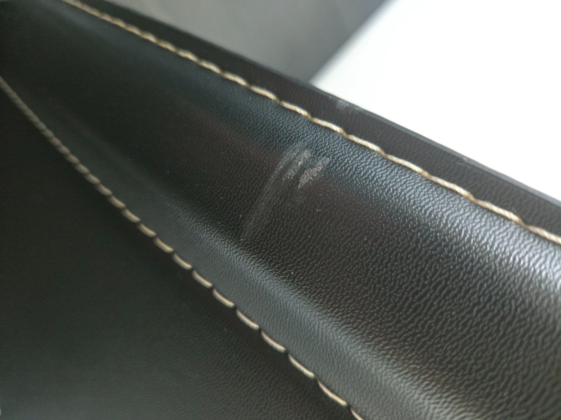 Stühle: ZU VERSCHENKEN!!! Stühle aus schwarzem Kunstleder. – Gebraucht aus Binningen von a_b_7x2x 3