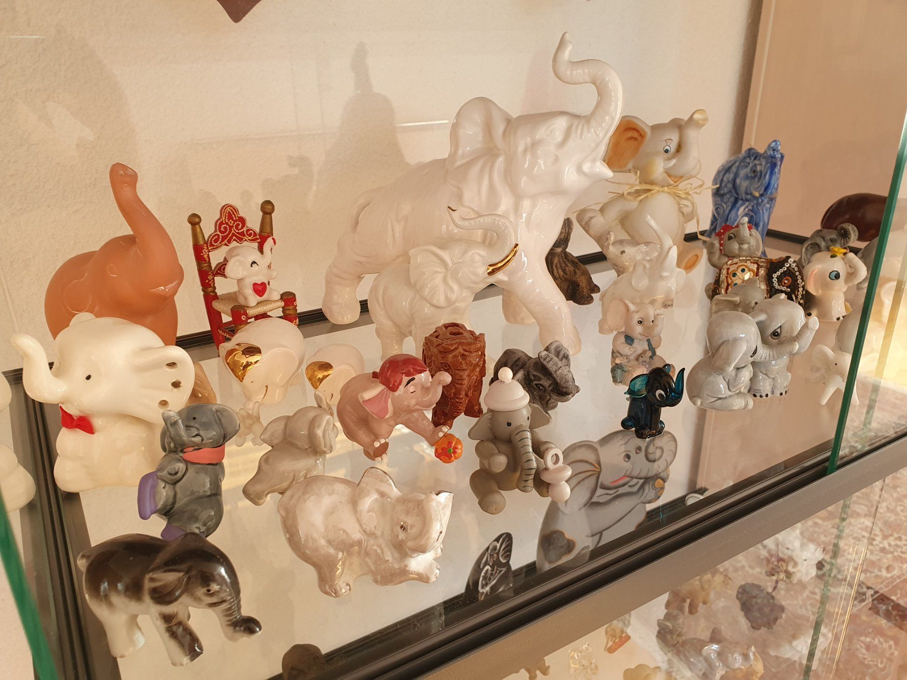 Vetrine: Glasvitrine inkl. Elefantensammlung – Nuovo (secondo la descrizione) da Frasnacht venduto da Milka_1981 2