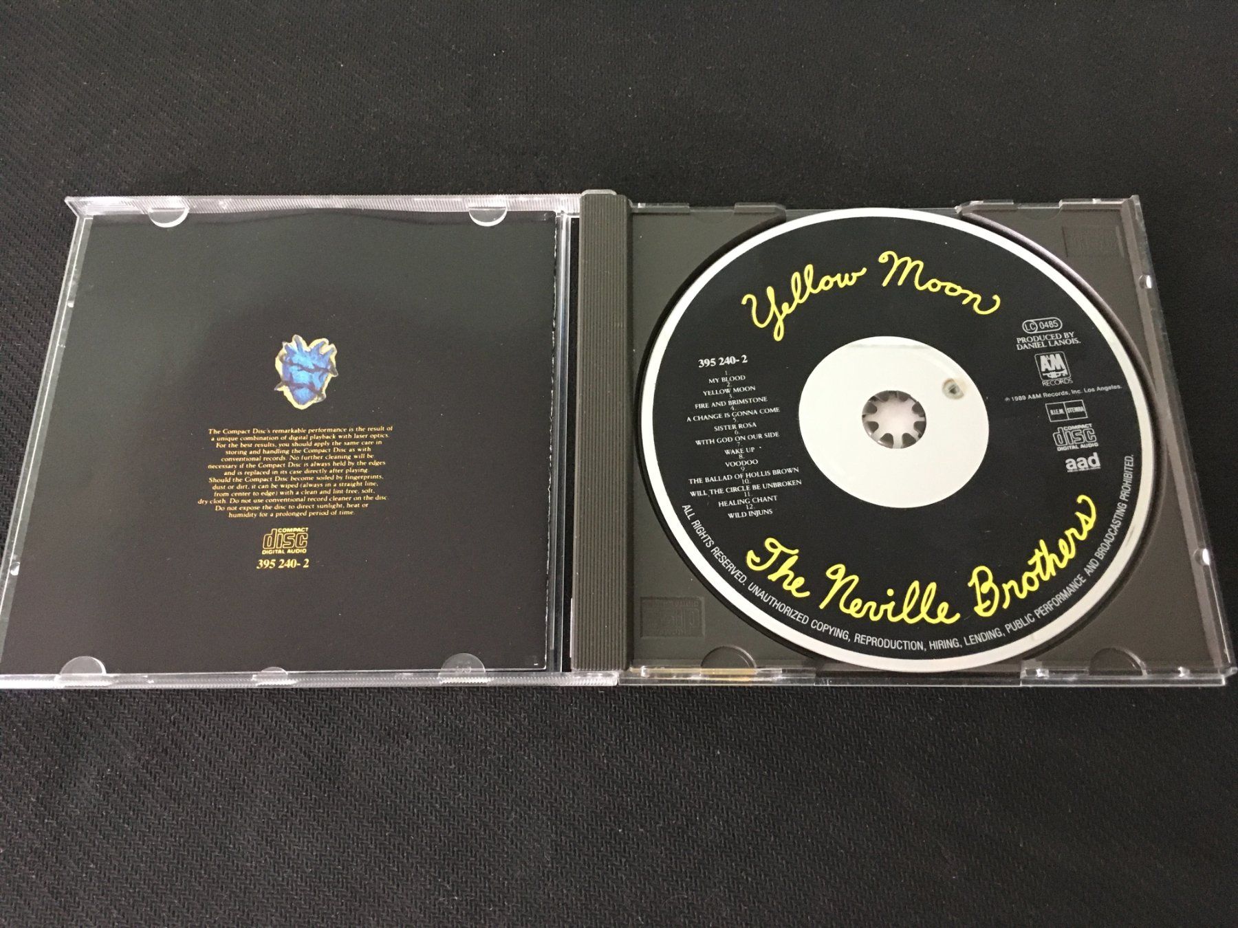CDs: Yellow Moon - The neville brothers -CD- – Gebraucht aus St.Gallen von MedienJoe 1