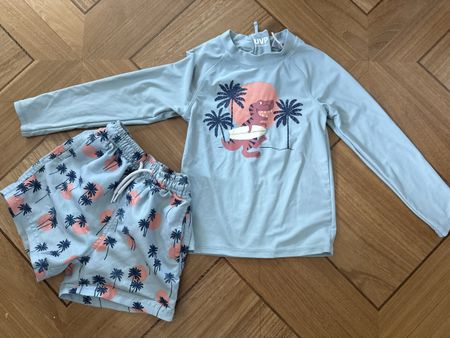 Badehose und UVP Shirt Grösse 98-104 Palmen-Dino