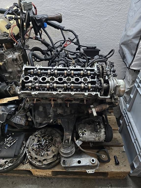 Tutti pezzi di ricambio auto: Bmw e46 320d teile  – Usato da Niedergösgen venduto da Zecinha 3