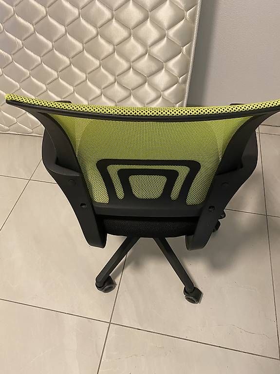 Poltrone: Büro Sessel und Tisch – Usato da Krauchthal venduto da ann_k58v 1