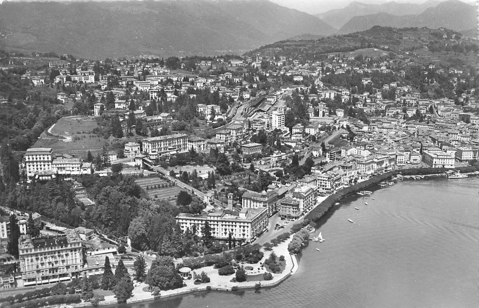 Cartoline postali: Lugano vista aerea – Usato da Biasca venduto da Blenio71