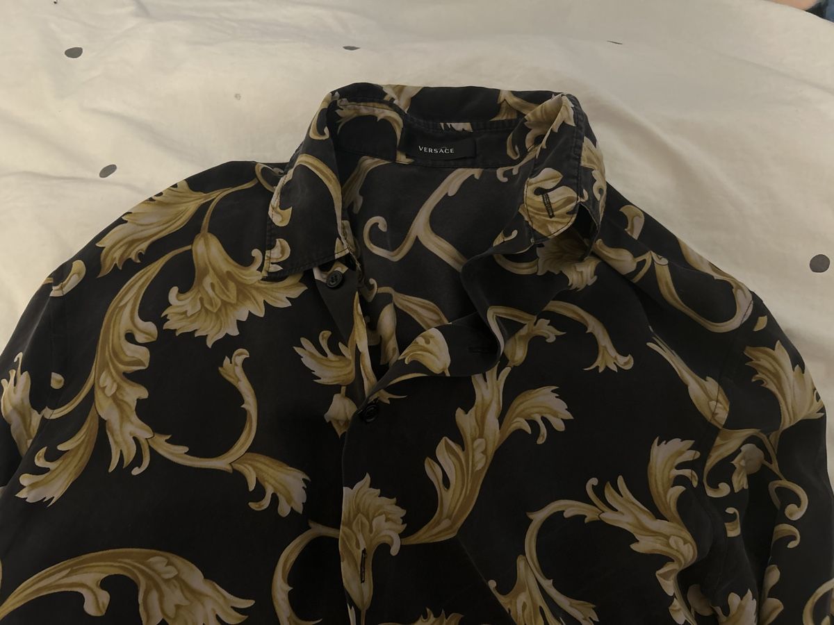 Versace Blusen: Chemise Versace excellent état taille 38 – Gebraucht aus Grand-Lancy von lau_5krj 1