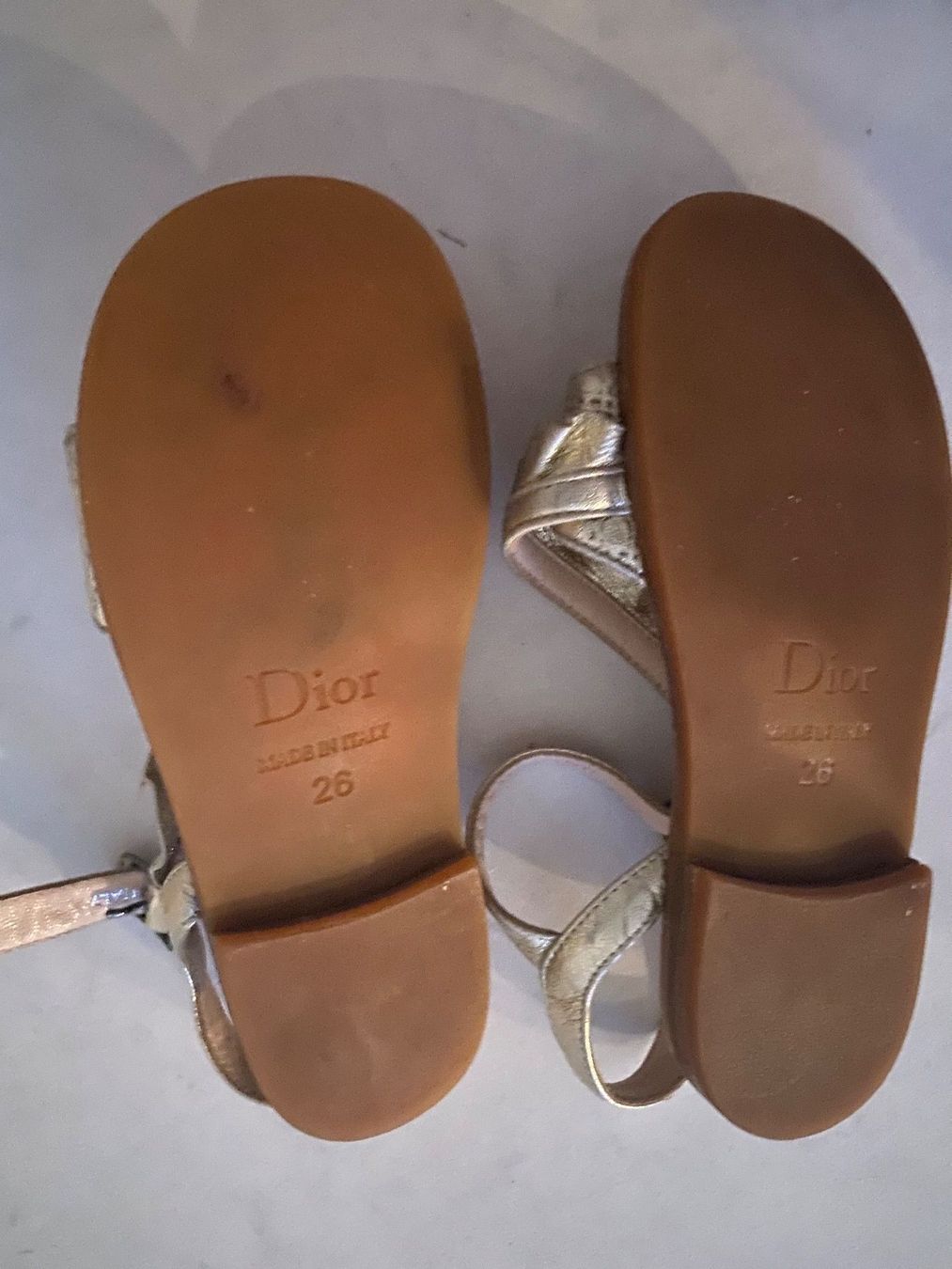 Dior Scarpe per ragazze: Dior wunderschöne Mädchen-Sandalen Gold Gr. 26 – Nuovo (secondo la descrizione) da Muttenz venduto da Winzaren 1