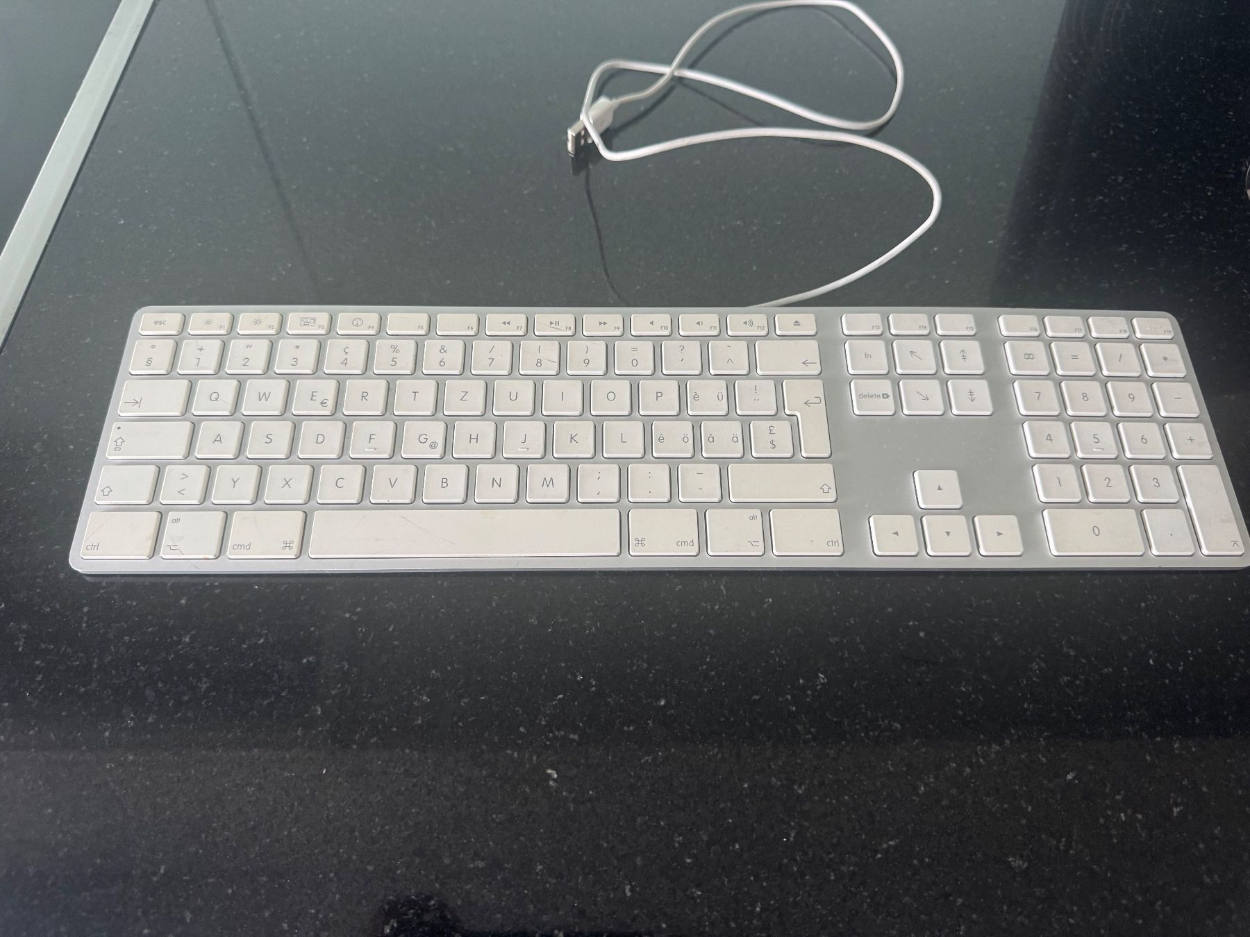 Apple Tastiere: Apple A1243 Tastatur mit Ziffernblock gebraucht – Usato da Zürich venduto da emm_j2mc