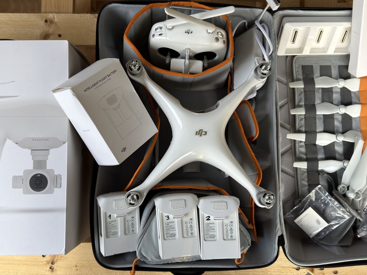 DJI Modellismo RC: Drohne DJI Phantom 4 Pro Komplett-Set – Usato da Brugg AG venduto da riachuelo