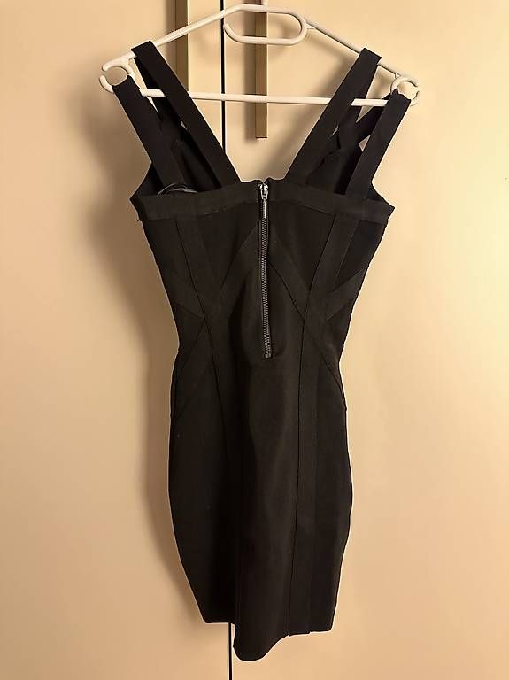 Vestiti: Guess Kleid Grösse S – Nuovo (secondo la descrizione) da Märstetten venduto da vankev 1