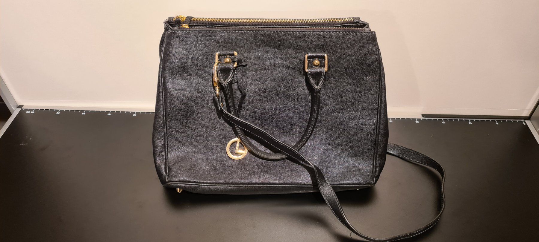 L.Credi Taschen für Damen: Tasche L. Credi – Gebraucht aus Rümlang von Trojka25