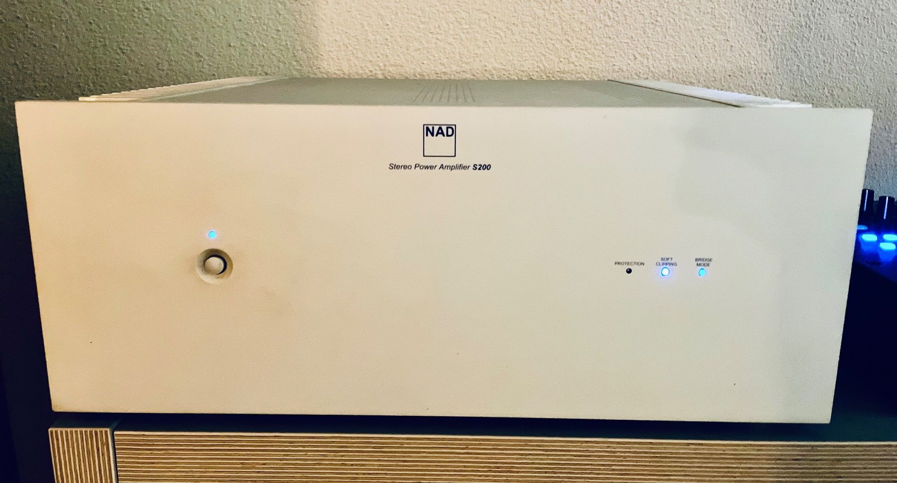 Nad Verstärker: NAD S 100 / S 200  Set mit Vor- und Stereo Endstufe – Gebraucht aus Rapperswil SG von  1