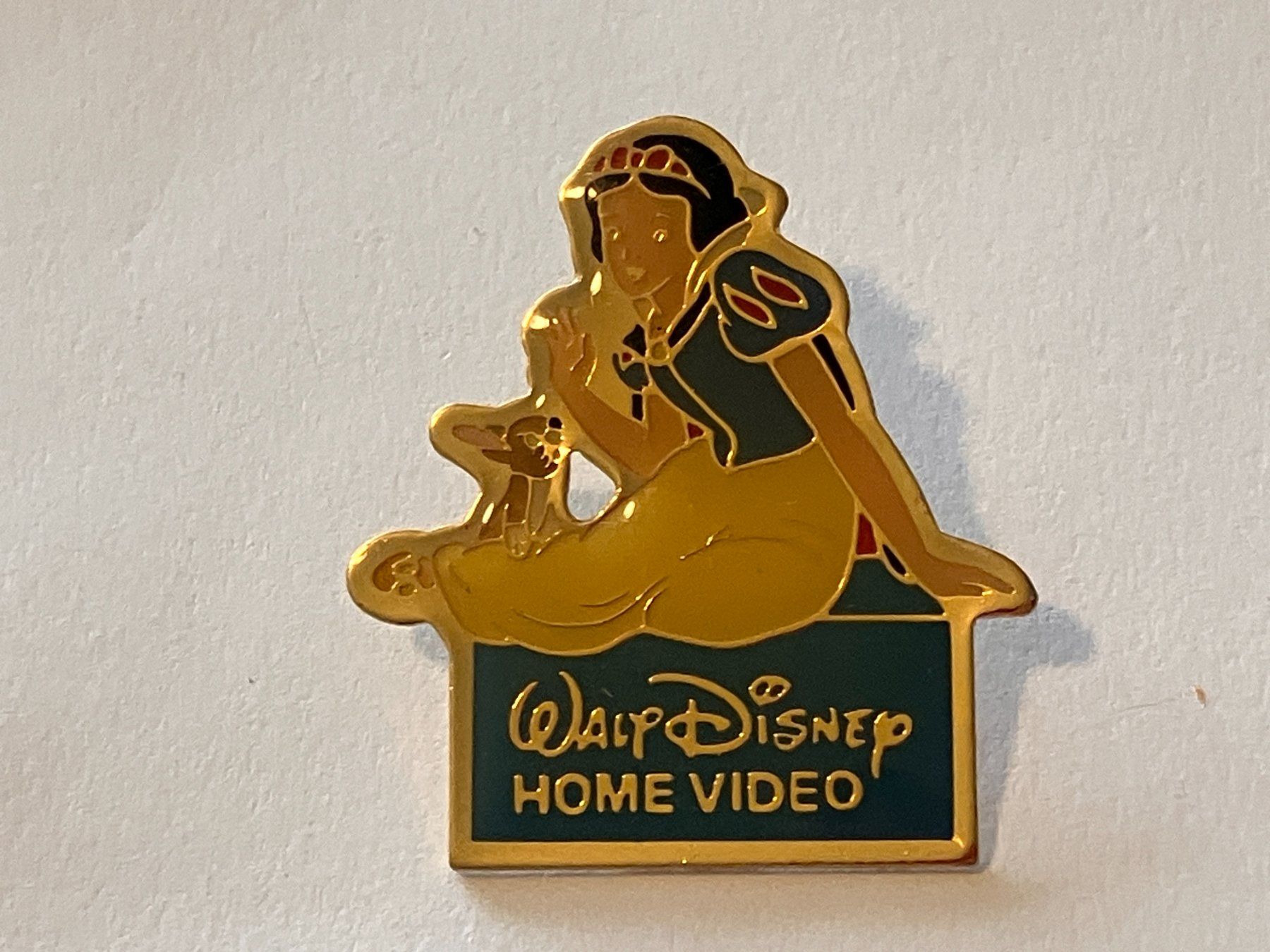 Placchette & Badge: 1 Pin Walt Disney Home Video – Usato da Basel venduto da djwwpp