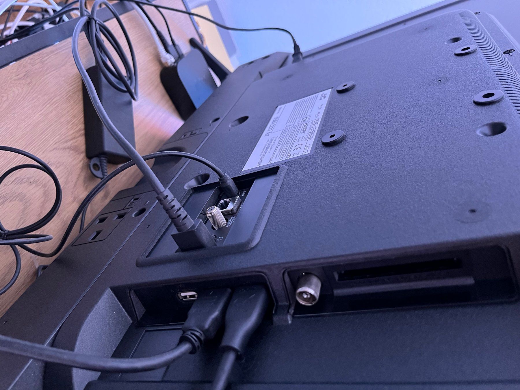 JVC Televisori: Téléviseur JLC 43 pouces – Usato da Payerne venduto da nic_n7kv 1