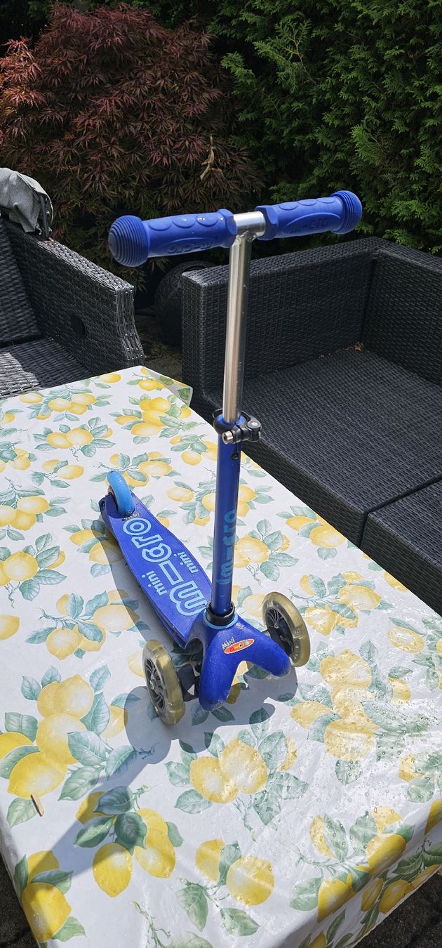 Micro Kickboard: Kinderroller Mini Micro blau – D'occasion à Zollikon par swany80