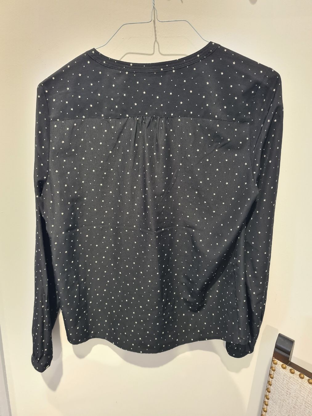 Maison Scotch Camicette: Damen Bluse schwarz mit Sternen Grösse 2 Maison Scotch – Usato da Adligenswil venduto da FriedasWelt 2