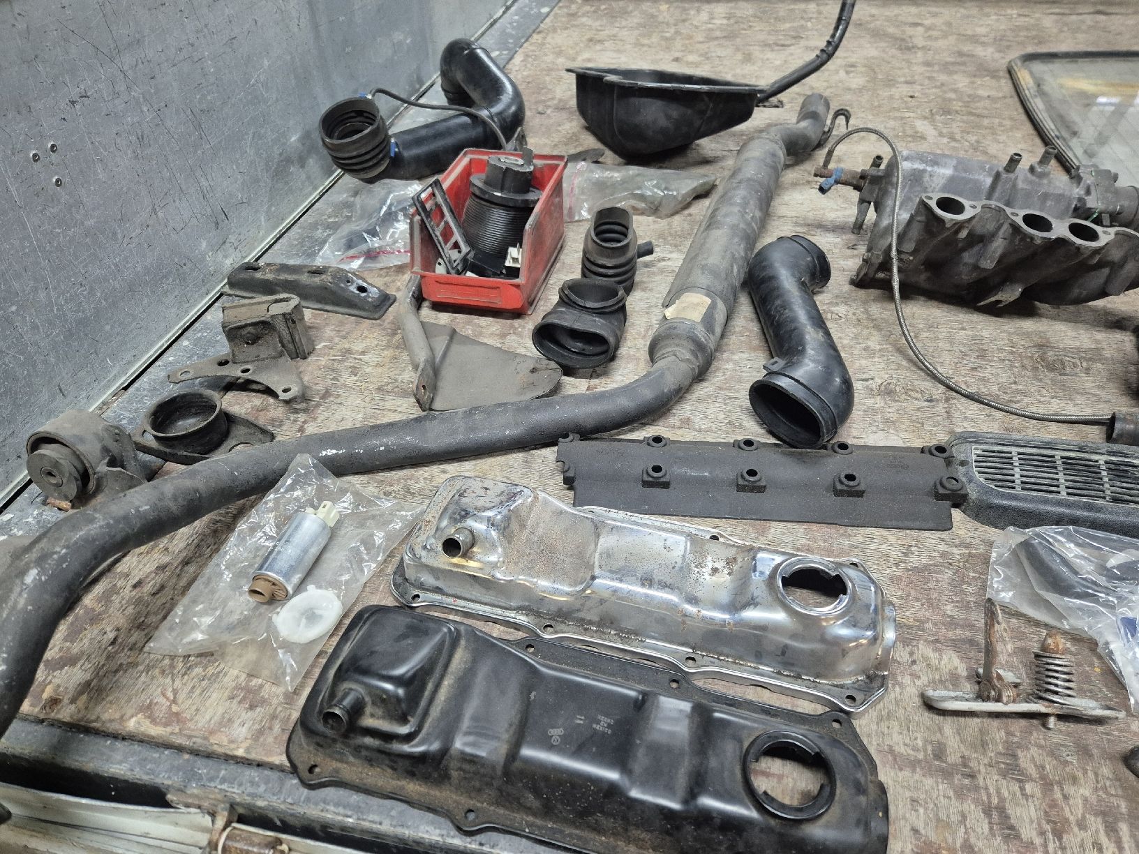 VW Tutti pezzi di ricambio auto: Vw Golf 1 Teile – Usato da Brienzwiler venduto da Bambus9197 1