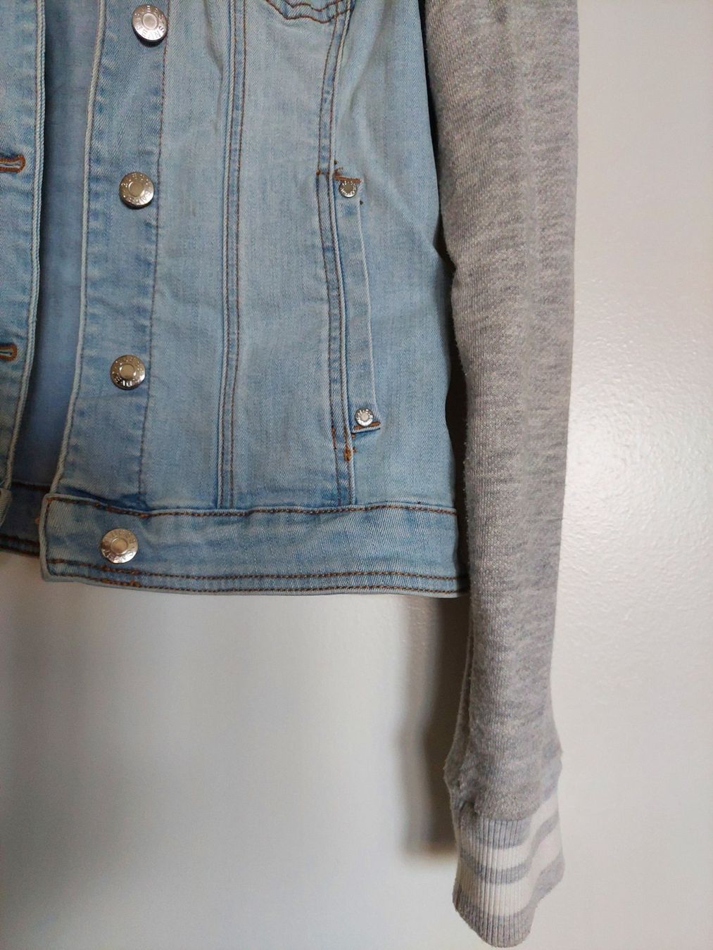 Guess Giacche: GUESS JEANSJACKE GR. S – Usato da Münchenstein venduto da Strupfi 2