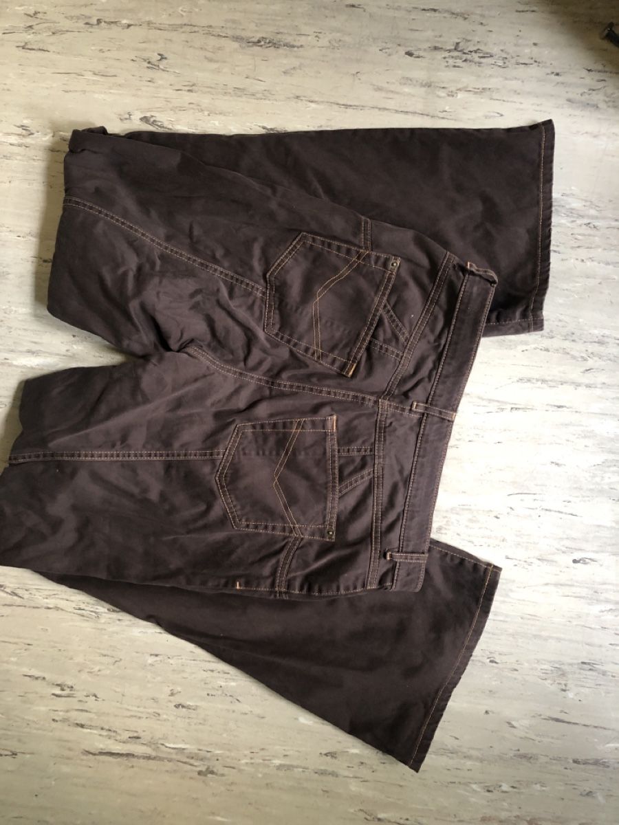 Pantaloni: Braune Hose // Wide-Flared Leg – Usato da Zürich venduto da aurelia_nater 2