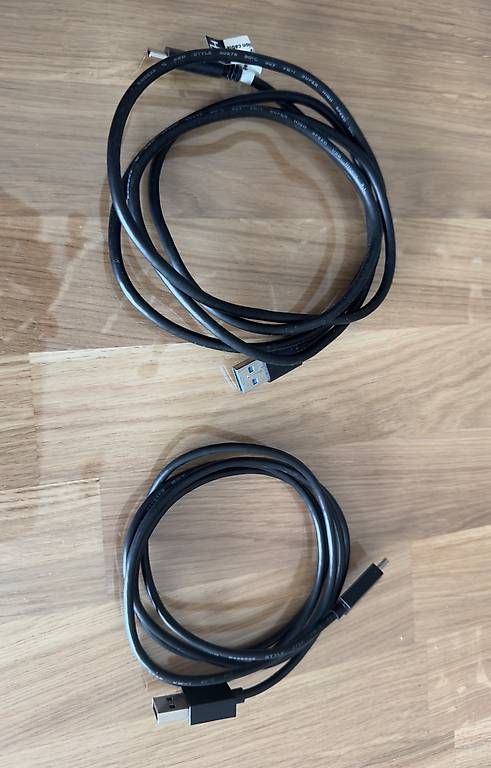 Câbles: Lot de 2 cables USB/USB C – D'occasion à Yverdon-les-Bains par ele_z7jf