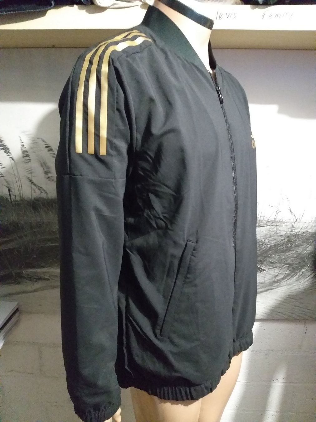 Adidas Giacche: Veste / Jacke ADIDAS  Taille / Grosse M – Usato da Cossonay-ville venduto da Super-Price-Quality 5