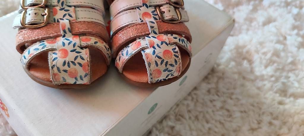 Scarpe per ragazze: Chaussures fille taille 21 GBB  – Usato da Versoix venduto da C0sm0p0l1t4n 3