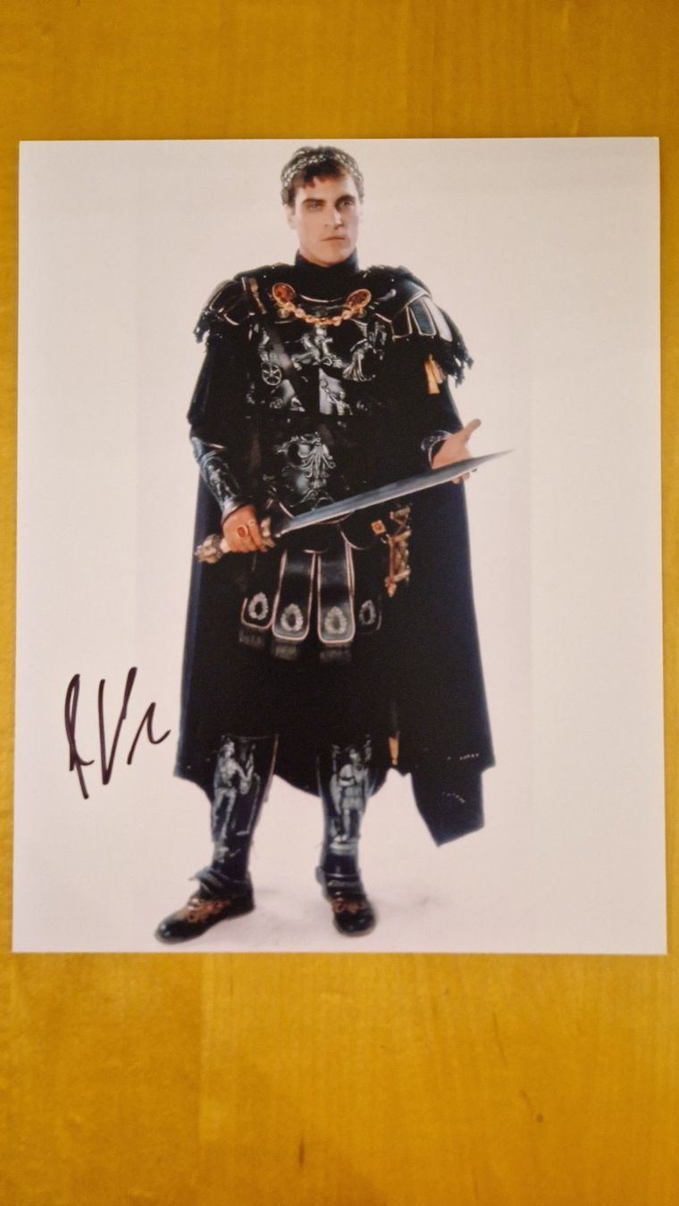 Autogramme: Joaquin Phoenix, Original Autogramm auf Grossfoto in Farbe – Gebraucht aus Salmsach von aacs65