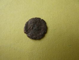 uralte  Bronzemünze 16 mm     1.51 g
