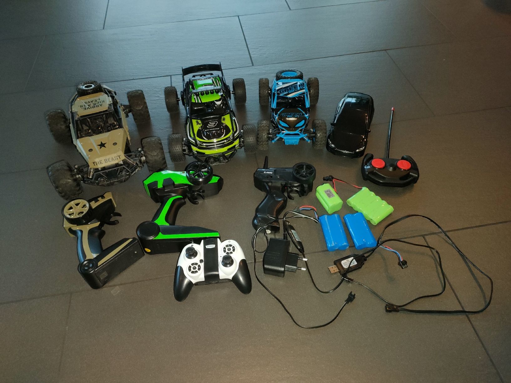 RC Kits de montage: Ferngesteuerte Autos – Défectueux à Therwil par OliviaH01 1