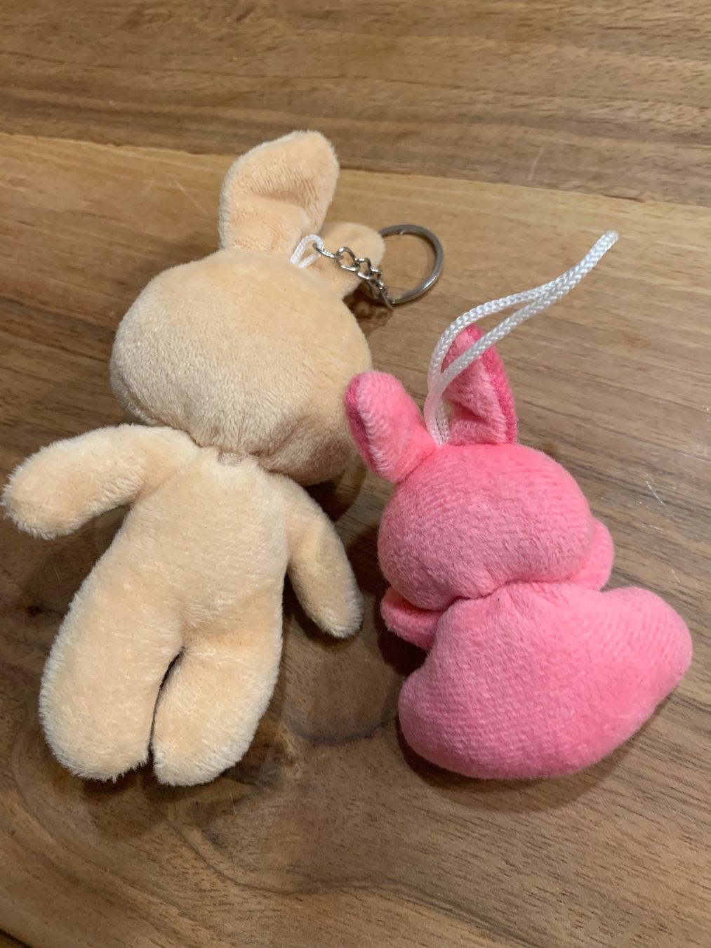 Giocattoli: 2 Mini Hasen-Anhänger / Stofftiere – Usato da Winterthur venduto da amapola 1
