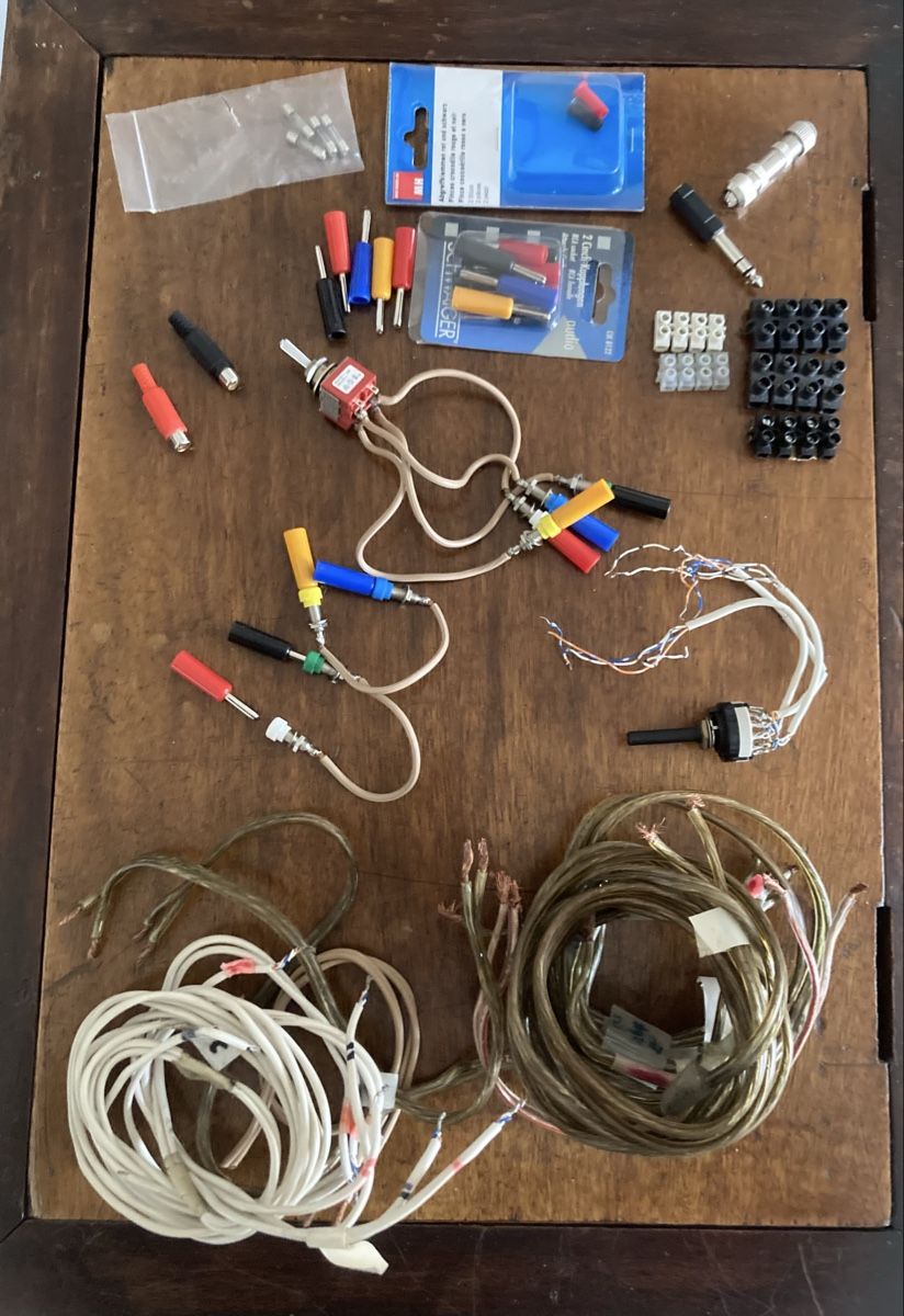 Casse acustiche: HiFi plugs switches fuses – Usato da Basel venduto da Imack 1