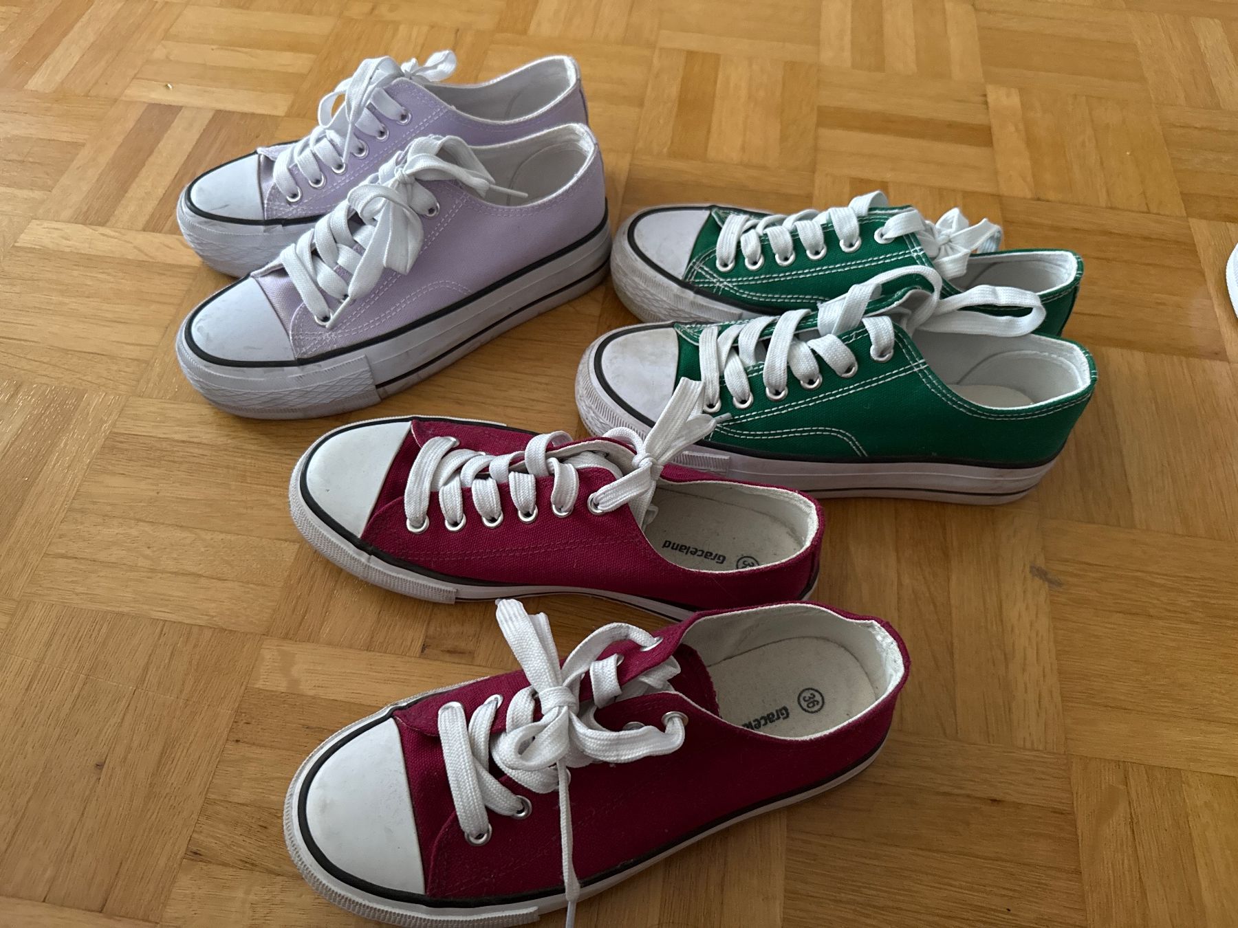 Scarpe da donna: 5 Paar Stoff Damen Schuhe – Usato da birsfelden venduto da Giuseppe70 2