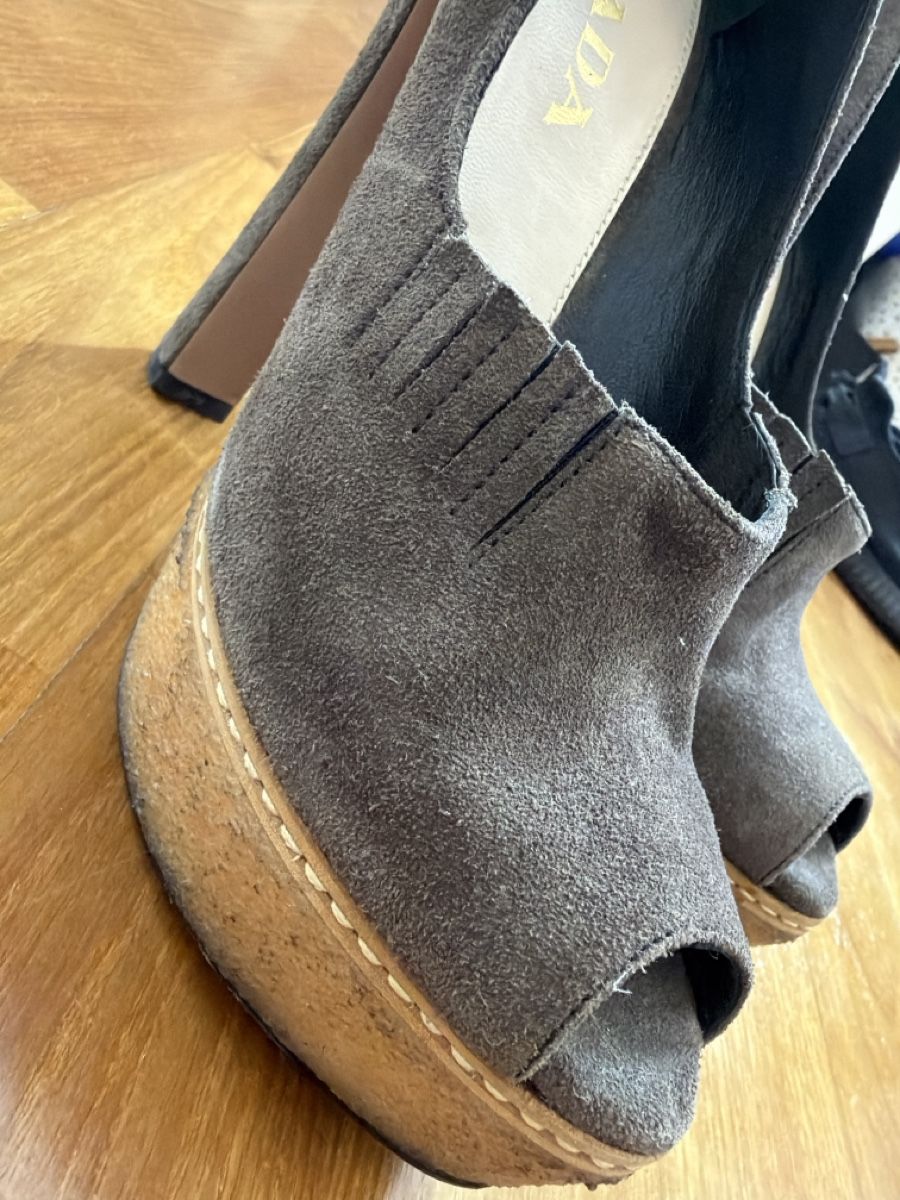 Prada Scarpe da donna: Prada Pumps Gr. 36 Grau Wildleder/ Plateau – Usato da Bassersdorf venduto da s.phany 3